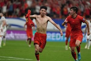 记者：王钰栋不留洋的话，他的身价恐怕很难达到350万欧元